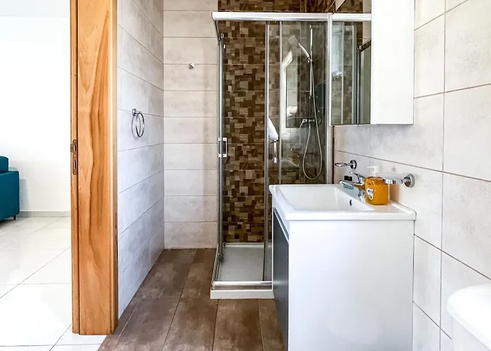 公寓式酒店 - Emmnic Court 4*