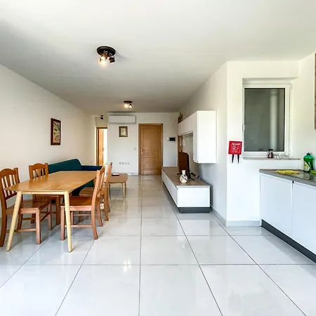 - Emmnic Court Aparthotel *