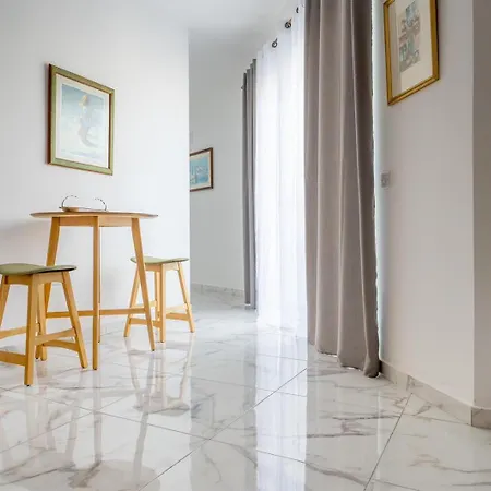 - Emmnic Court Ξενοδοχείο με διαμερίσματα Msida