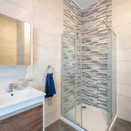 - Emmnic Court Hotel apartamentowy Msida