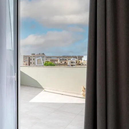 - Emmnic Court Aparthotel Msida