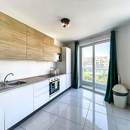 - Emmnic Court Ξενοδοχείο με διαμερίσματα Msida