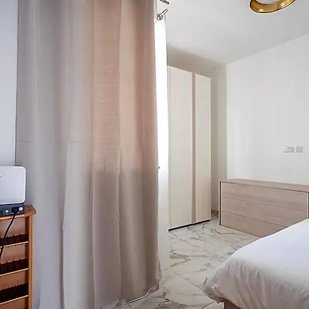 - Emmnic Court Ξενοδοχείο με διαμερίσματα Msida