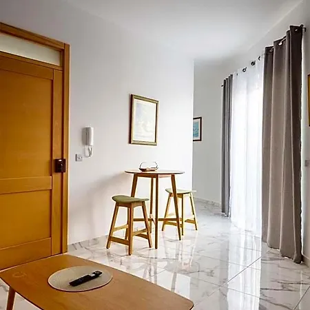 Ξενοδοχείο με διαμερίσματα - Emmnic Court 4*