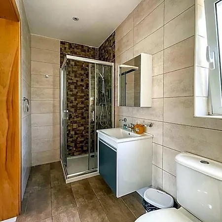 - Emmnic Court Ξενοδοχείο με διαμερίσματα 4*