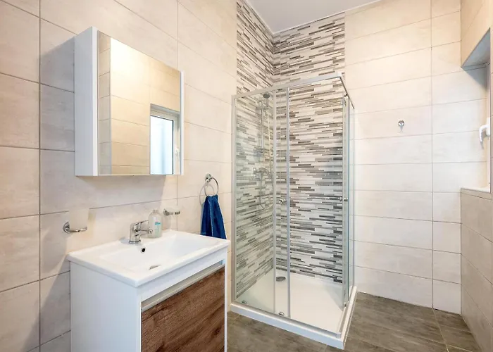 - Emmnic Court شقة فندقية