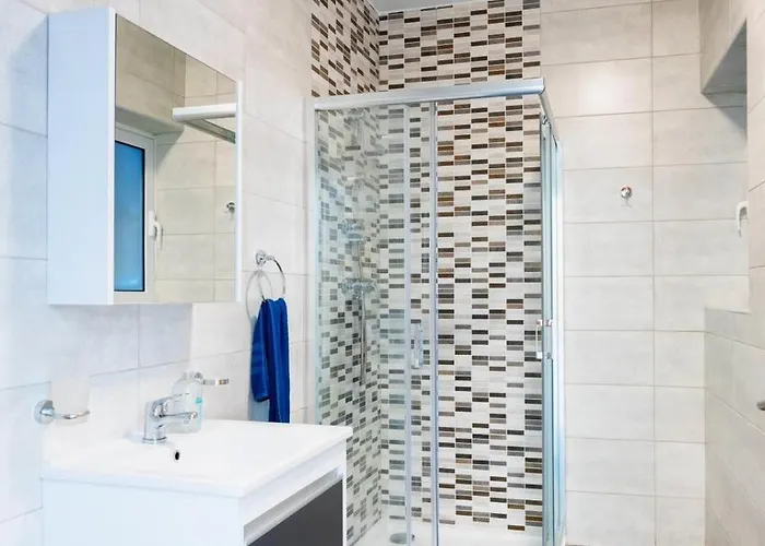 - Emmnic Court مسيدا