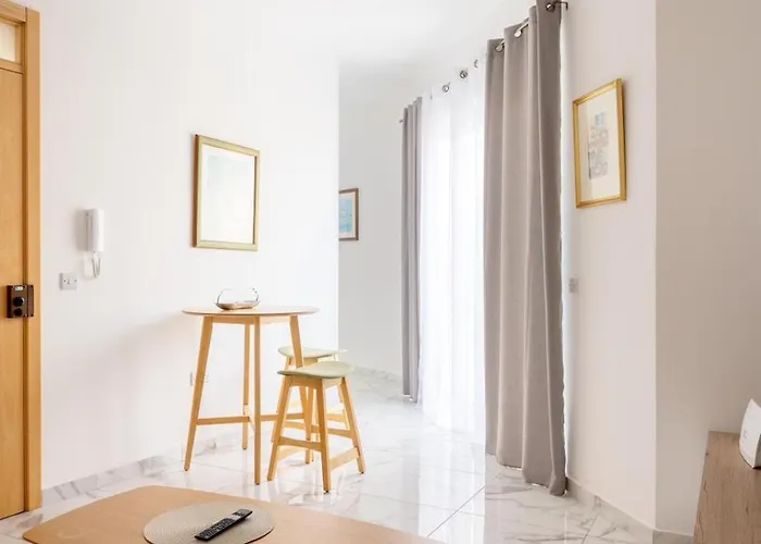 شقة فندقية - Emmnic Court 4*